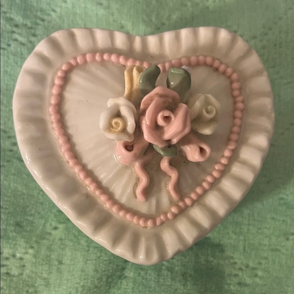Vintage White Ceramic Heart Jewelry Box with Pink Rose Accents 318